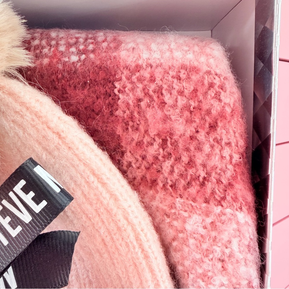 Steve Madden Blush Pink Beanie & Cozy Warm Scarf Set Winter Accessories - Picture 4 of 5